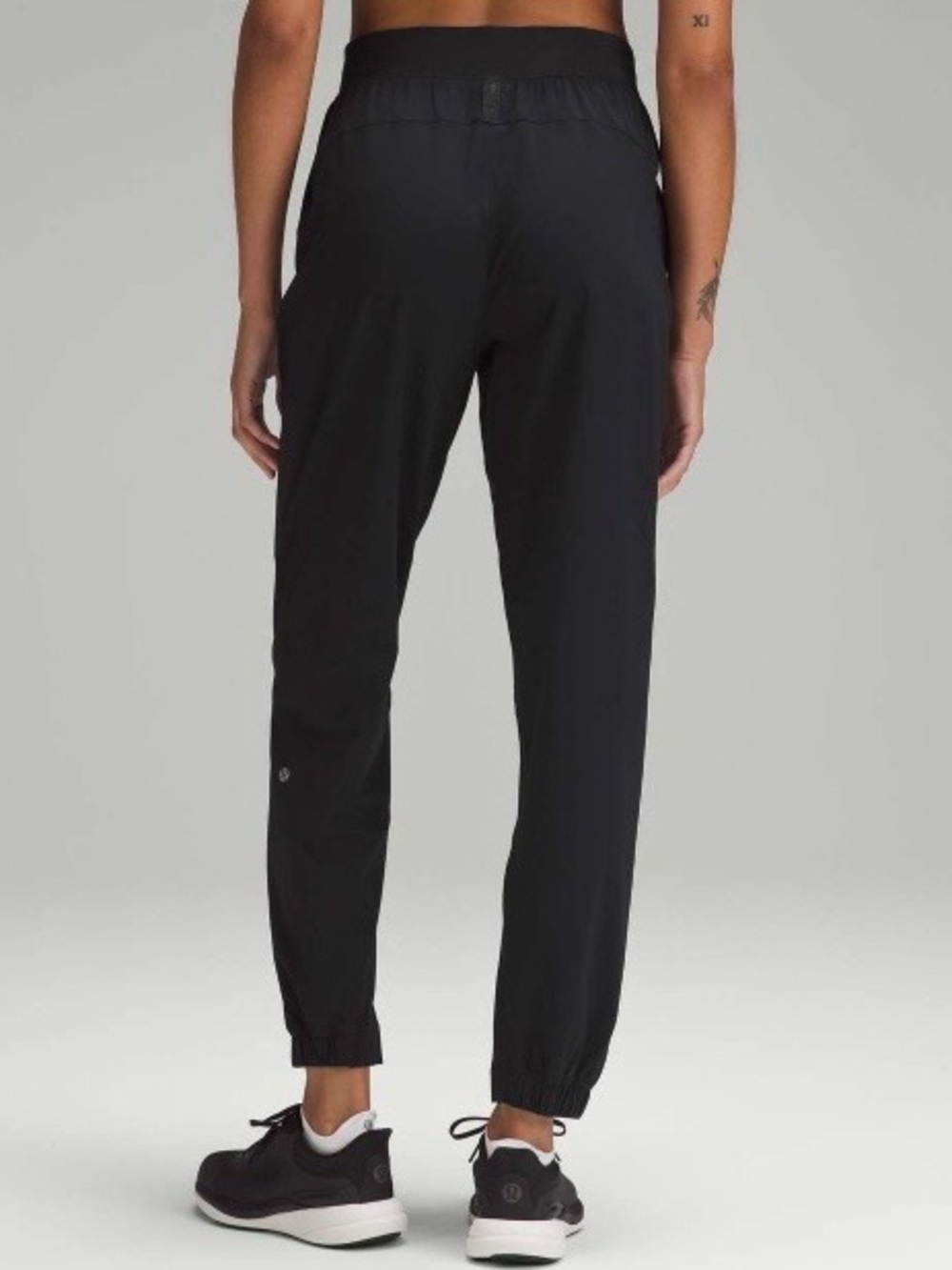 Lululemon License to Train High-
Rise Pant